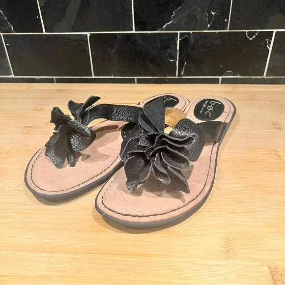 Born Concept Sz 8.5 Padded Black Tan Leather Strap Flower Sandals Slip Ons - Picture 1 of 12